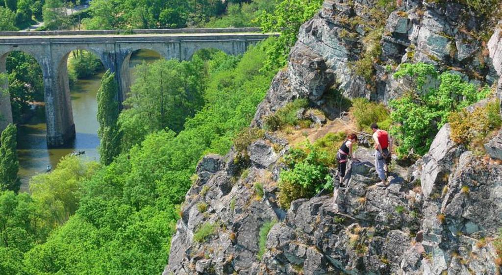 Camping Des Rochers Des Parcs Hotel Clecy Ngoại thất bức ảnh